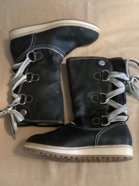 White Mountain Black and Tan Lug-Sole Boots